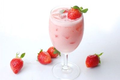 草莓奶昔不含奶+化学品调味营养价值为负