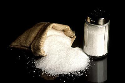 日常饮食习惯多注意 吃盐过多会上瘾得胃癌_美