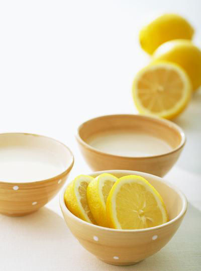 柠檬片泡水美肤功效显著 护理肌肤靠滋养