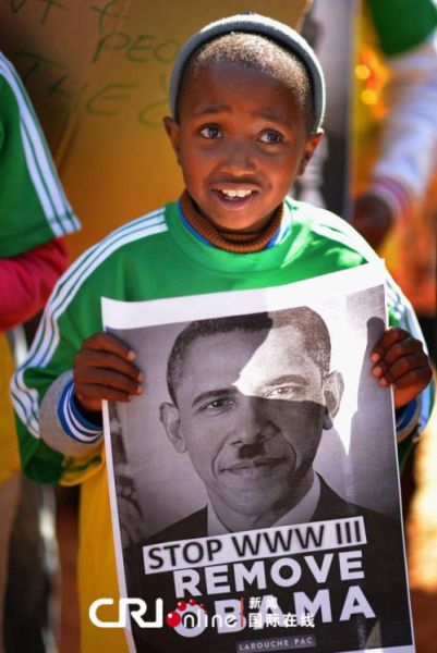 奥巴马访南非遭抗议 奥巴马惨变希特勒
