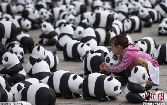 1600只熊猫玩偶现身柏林 呼吁关注濒危动物
