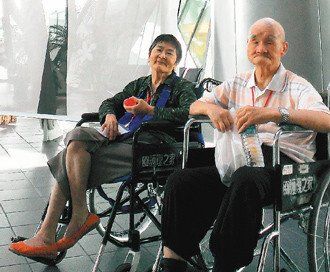 台湾老夫妻患老年痴呆 忘了全世界只记得彼此