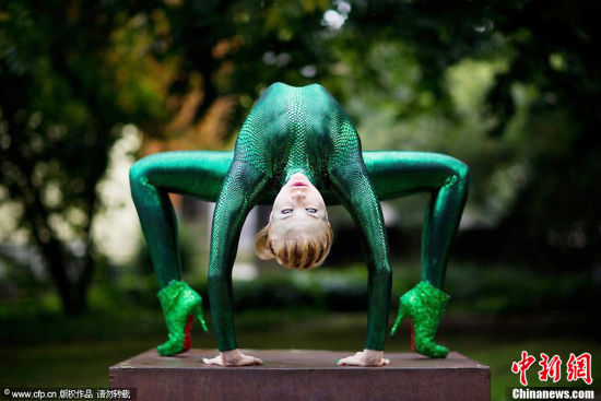 国际柔术演员大会 俄罗斯美女秀扭体“神功”
