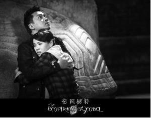 在新片中，潘粤明与伊能静及胡可上演“三角恋”。