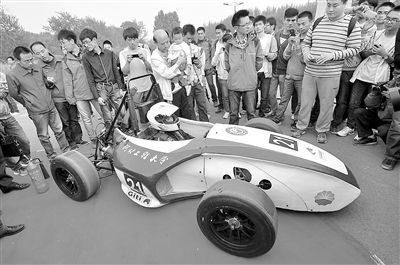 邯郸大学生纯手工打造方程式赛车 可达140km