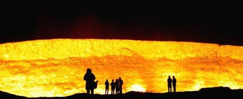 中亚沙漠深坑大火40年不灭 被称地狱之门