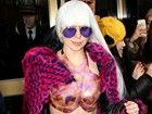 Lady Gaga频换装街头变秀场 女王变身夜店咖