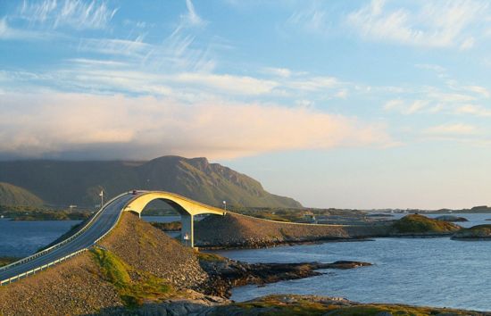 实拍挪威海滨公路 扭曲蜿蜒现视觉奇观