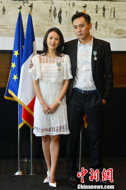 章子怡、刘烨获颁法兰西文学艺术骑士勋章