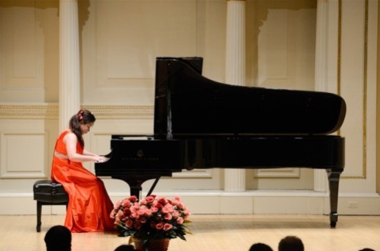 青年钢琴家王晨将在两馆和国际著名钢琴家郎朗同台献图片